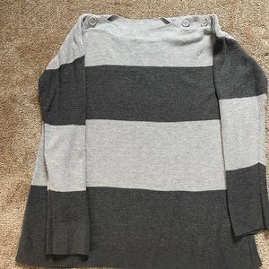 Vince Camuto grey sweater size medium.